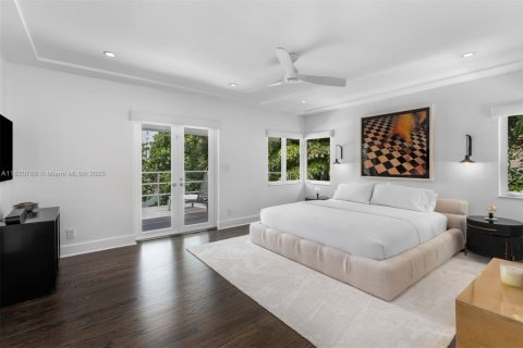 House in Miami Beach, Florida 3 bedrooms, 317.82 sq.m. № 1781427 - photo 15