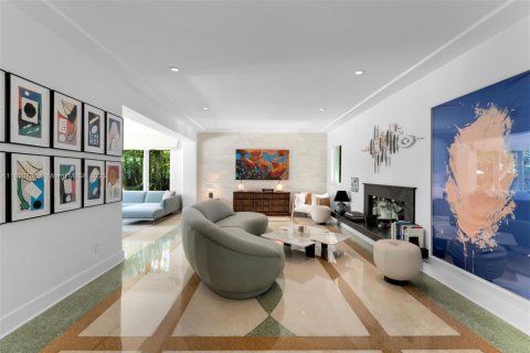 House in Miami Beach, Florida 3 bedrooms, 317.82 sq.m. № 1781427 - photo 7