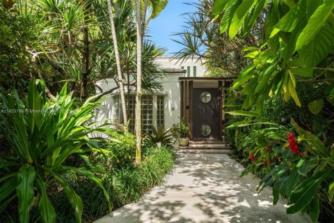 House in Miami Beach, Florida 3 bedrooms, 317.82 sq.m. № 1781427 - photo 5