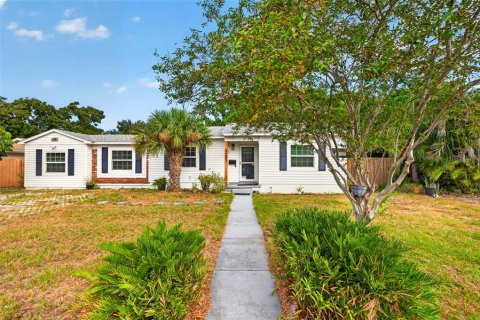 Villa ou maison à Saint Petersburg, Floride 3 chambres, 144.56 m2 № 2410186