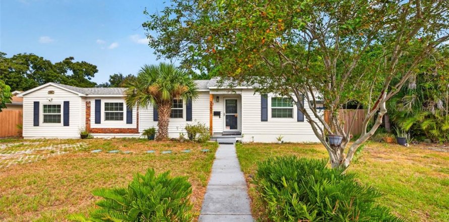 Villa ou maison à Saint Petersburg, Floride 3 chambres, 144.56 m2 № 2410186