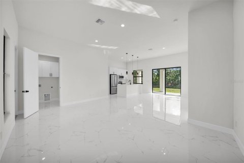 House in Englewood, Florida 3 bedrooms, 132.94 sq.m. № 1742639 - photo 10
