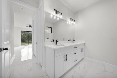 House in Englewood, Florida 3 bedrooms, 132.94 sq.m. № 1742639 - photo 25