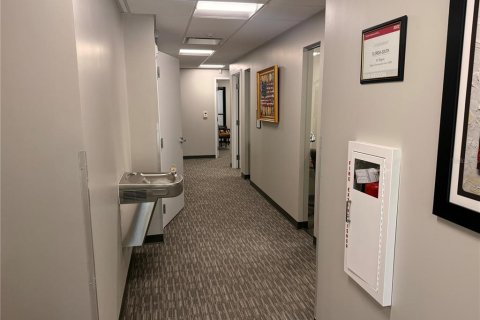 Immobilier commercial à louer à Palm Harbor, Floride: 4389.54 m2 № 2214150 - photo 5