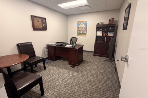 Immobilier commercial à louer à Palm Harbor, Floride: 4389.54 m2 № 2214150 - photo 7
