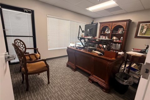 Immobilier commercial à louer à Palm Harbor, Floride: 4389.54 m2 № 2214150 - photo 8