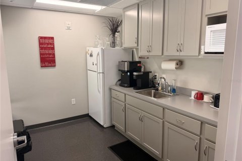 Immobilier commercial à louer à Palm Harbor, Floride: 4389.54 m2 № 2214150 - photo 6