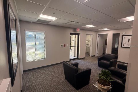 Immobilier commercial à louer à Palm Harbor, Floride: 4389.54 m2 № 2214150 - photo 4