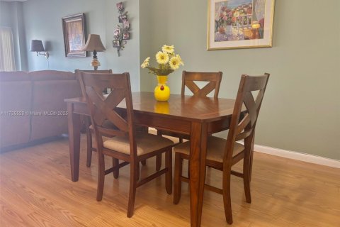 Купить кондоминиум в Халландейл-Бич, Флорида 1 спальня, 74.14м2, № 1958440 - фото 15