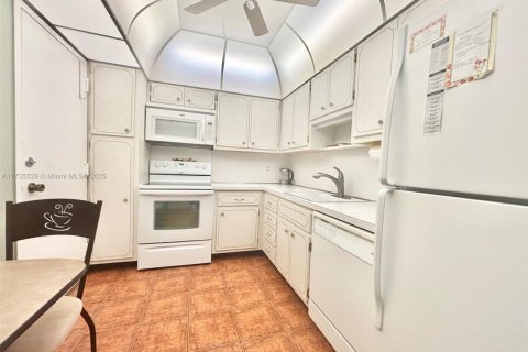 Купить кондоминиум в Халландейл-Бич, Флорида 1 спальня, 74.14м2, № 1958440 - фото 9