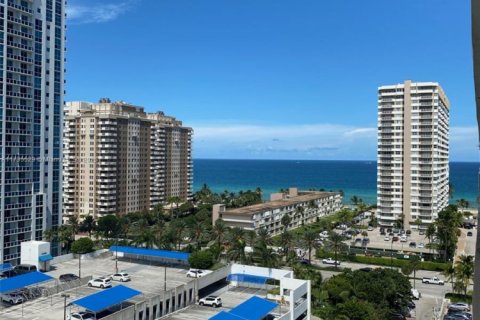 Купить кондоминиум в Халландейл-Бич, Флорида 1 спальня, 74.14м2, № 1958440 - фото 3