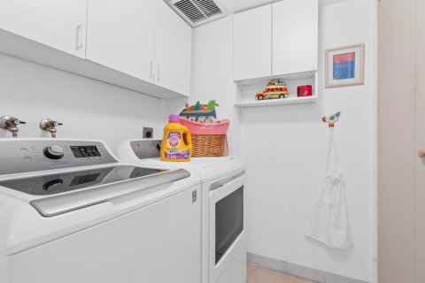 Condo in Boca Raton, Florida, 3 bedrooms № 2187972 - photo 29