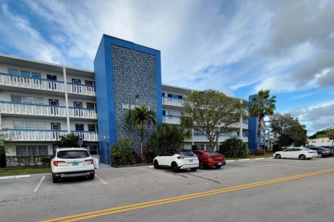 Condo in Deerfield Beach, Florida, 1 bedroom  № 1005209 - photo 1