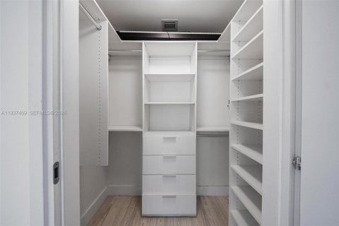Купить кондоминиум в Майами, Флорида 1 спальня, 64.66м2, № 1995334 - фото 13