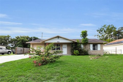 House in Auburndale, Florida 3 bedrooms, 92.81 sq.m. № 2353307