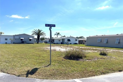 Terrain à North Port, Floride № 2237796