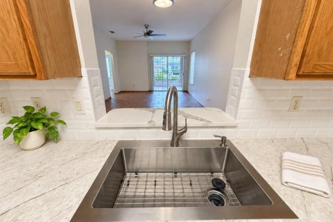 Condo in Orlando, Florida, 3 bedrooms  № 2379645 - photo 11