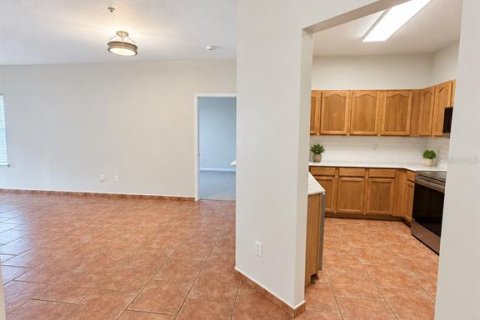 Condo in Orlando, Florida, 3 bedrooms  № 2379645 - photo 9