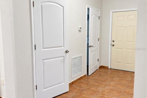 Condo in Orlando, Florida, 3 bedrooms  № 2379645 - photo 6