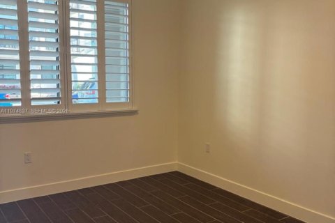 Снять в аренду кондоминиум в Дорал, Флорида 4 спальни, 140.19м2, № 2038354 - фото 24