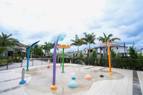 Снять в аренду кондоминиум в Дорал, Флорида 4 спальни, 140.19м2, № 2038354 - фото 6