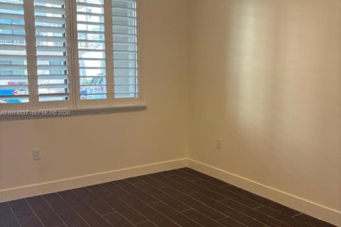 Снять в аренду кондоминиум в Дорал, Флорида 4 спальни, 140.19м2, № 2038354 - фото 25