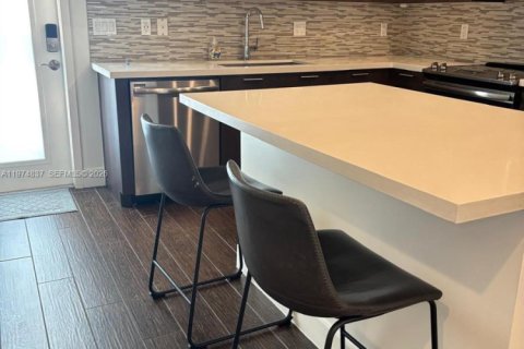 Снять в аренду кондоминиум в Дорал, Флорида 4 спальни, 140.19м2, № 2038354 - фото 27