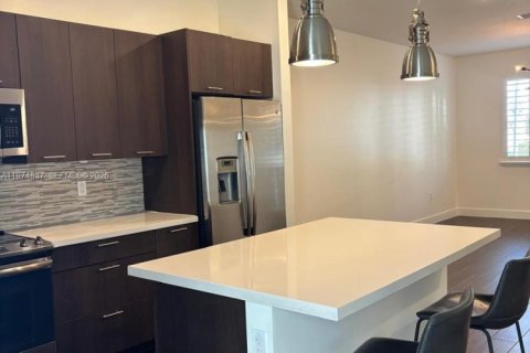 Снять в аренду кондоминиум в Дорал, Флорида 4 спальни, 140.19м2, № 2038354 - фото 17