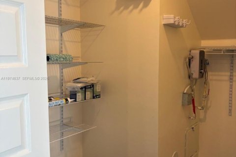 Снять в аренду кондоминиум в Дорал, Флорида 4 спальни, 140.19м2, № 2038354 - фото 30