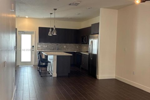 Снять в аренду кондоминиум в Дорал, Флорида 4 спальни, 140.19м2, № 2038354 - фото 16