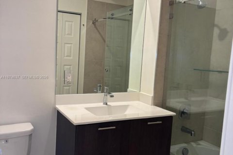 Снять в аренду кондоминиум в Дорал, Флорида 4 спальни, 140.19м2, № 2038354 - фото 23