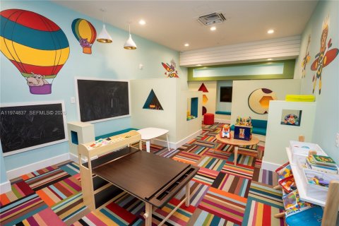 Снять в аренду кондоминиум в Дорал, Флорида 4 спальни, 140.19м2, № 2038354 - фото 11