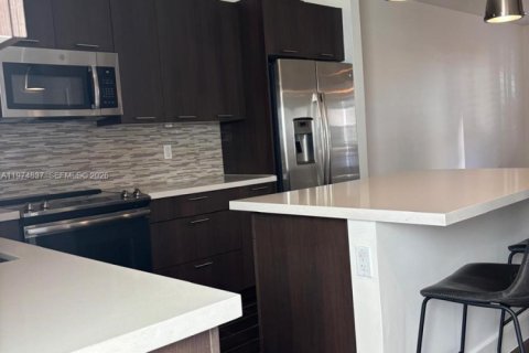 Снять в аренду кондоминиум в Дорал, Флорида 4 спальни, 140.19м2, № 2038354 - фото 13