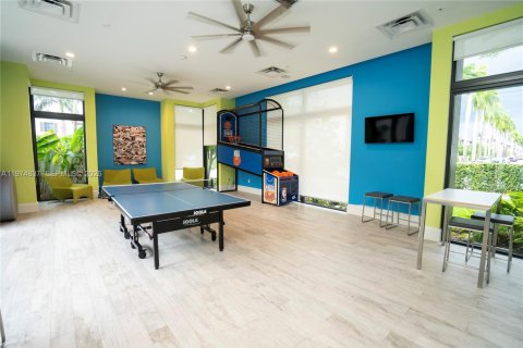 Снять в аренду кондоминиум в Дорал, Флорида 4 спальни, 140.19м2, № 2038354 - фото 4
