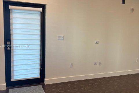 Снять в аренду кондоминиум в Дорал, Флорида 4 спальни, 140.19м2, № 2038354 - фото 21