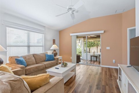 House in The Villages, Florida 2 bedrooms, 111.11 sq.m. № 2202464 - photo 10