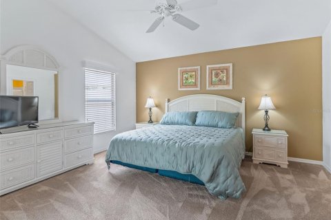 House in The Villages, Florida 2 bedrooms, 111.11 sq.m. № 2202464 - photo 13