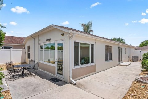 House in The Villages, Florida 2 bedrooms, 111.11 sq.m. № 2202464 - photo 23