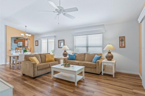 House in The Villages, Florida 2 bedrooms, 111.11 sq.m. № 2202464 - photo 11
