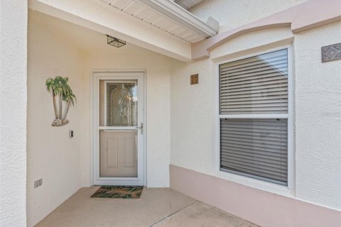House in The Villages, Florida 2 bedrooms, 111.11 sq.m. № 2202464 - photo 2