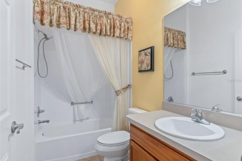 House in The Villages, Florida 2 bedrooms, 111.11 sq.m. № 2202464 - photo 18
