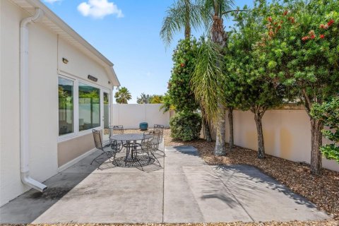 House in The Villages, Florida 2 bedrooms, 111.11 sq.m. № 2202464 - photo 22
