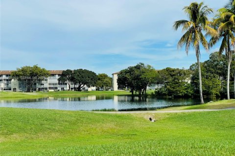 Copropriété à vendre à Pembroke Pines, Floride: 1 chambre, 75.34 m2 № 1989540 - photo 2
