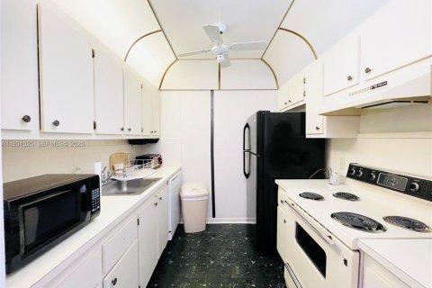 Copropriété à vendre à Pembroke Pines, Floride: 1 chambre, 75.34 m2 № 1989540 - photo 6