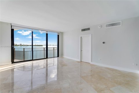 Copropriété à louer à Miami, Floride: 3 chambres, 274.71 m2 № 2010920 - photo 5