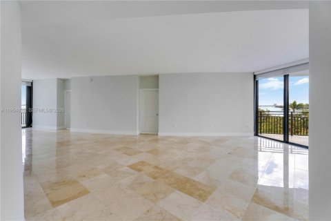 Copropriété à louer à Miami, Floride: 3 chambres, 274.71 m2 № 2010920 - photo 2