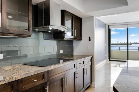 Copropriété à louer à Miami, Floride: 3 chambres, 274.71 m2 № 2010920 - photo 16