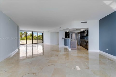 Copropriété à louer à Miami, Floride: 3 chambres, 274.71 m2 № 2010920 - photo 14