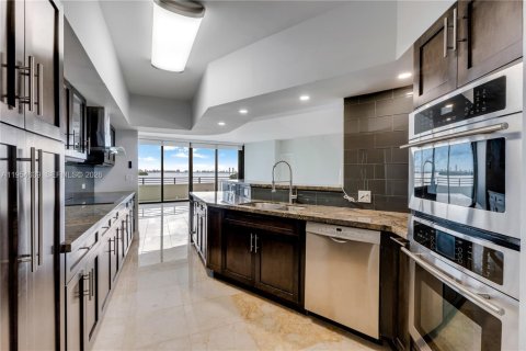 Copropriété à louer à Miami, Floride: 3 chambres, 274.71 m2 № 2010920 - photo 12