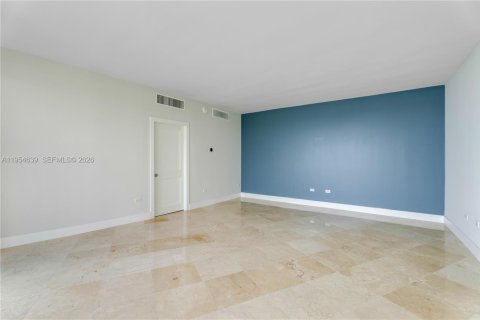 Copropriété à louer à Miami, Floride: 3 chambres, 274.71 m2 № 2010920 - photo 4